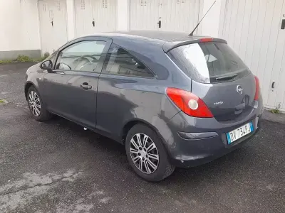 Usata Opel Corsa 80 CV (58 kW) 2009 Blu Utilitaria