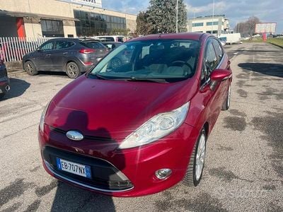 Usata Ford Fiesta 97 CV (71 kW) 2010 Rosso Utilitaria