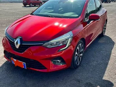Usata Renault Clio V 101 CV (74 kW) 2020 Rosso Berlina