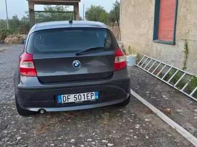 Usata BMW 118 122 CV (89 kW) 2006 Grigio Utilitaria