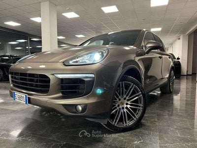 Usata Porsche Cayenne 250 CV (183 kW) 2015 Marrone/bronzo metallizzato. SUV