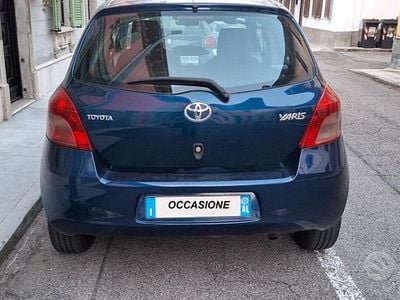 Usata Toyota Yaris 90 CV (66 kW) 2006 Blu Berlina