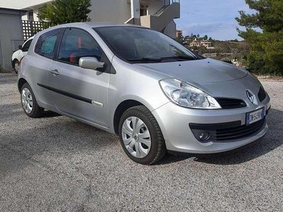 Usata Renault Clio II Rip Curl 75 CV (55 kW) 2008 Berlina