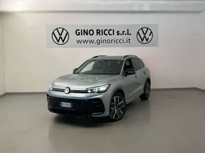 Neu VW Tiguan R-line Plus 150 PS (110 kW) 2026 Silber SUV