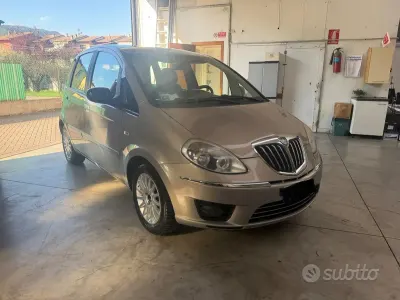 Usata Lancia Musa Platinum 77 CV (56 kW) 2012 Marrone Monovolume