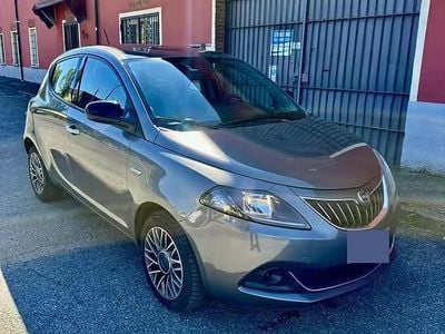 Usata Lancia Ypsilon Gold 80 CV (58 kW) 2022 Grigio Utilitaria