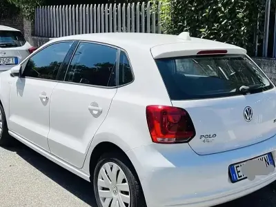 Käytetty VW Polo 75 HP (55 kW) 2012 Valkoinen Viistoperä