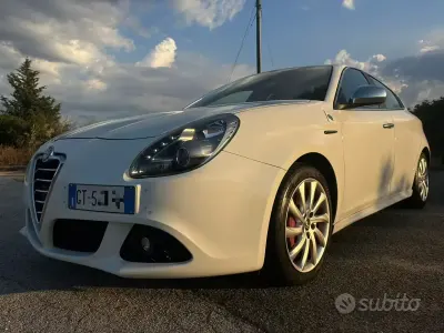 Usata Alfa Romeo 1750 Quadrifoglio Verde 235 CV (172 kW) 2010 Bianco Berlina