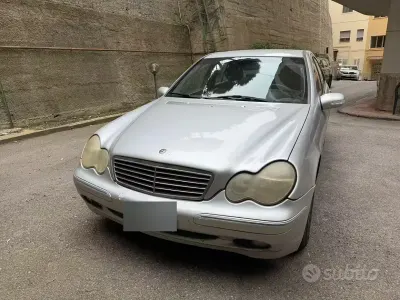 Käytetty Mercedes C220 Elegance 143 HP (105 kW) 2002 Harmaa Sedan