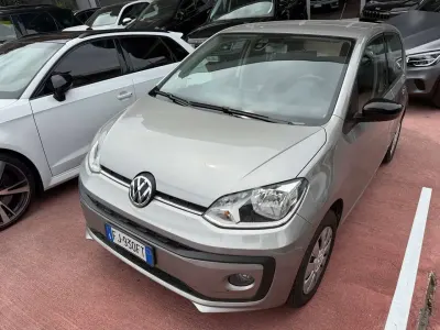 Usata VW up! Highline 68 CV (50 kW) 2017 Argento metallizzato Utilitaria