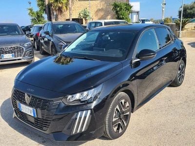 Usata Peugeot 208 Allure 100 CV (73 kW) 2025 Nero Utilitaria