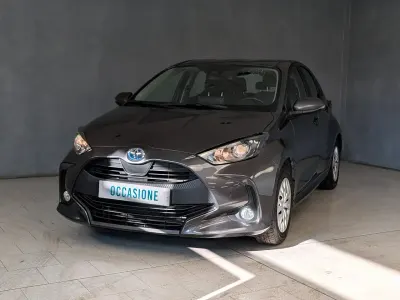 Usata Toyota Yaris Hybrid Business Edition 92 CV (67 kW) 2022 Grigio Berlina