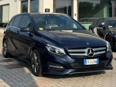 Usata Mercedes B180 Premium 116 CV (85 kW) 2018 Blu/azzurro Utilitaria