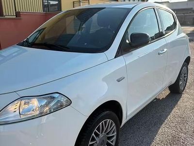 Usata Lancia Ypsilon 85 CV (62 kW) 2013 Bianco Utilitaria