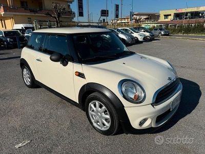 Usata Mini ONE 75 CV (55 kW) 2012 Beige Utilitaria