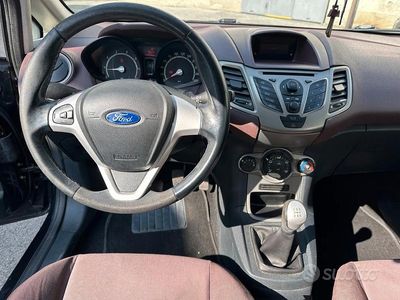 Usata Ford Fiesta 85 CV (62 kW) 2009 Nero Utilitaria