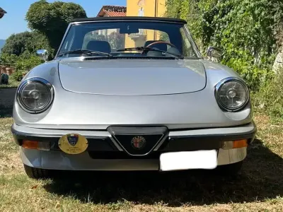 Usata Alfa Romeo Spider Veloce 128 CV (94 kW) 1984 Argento Cabrio