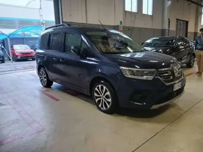 Usata Renault Kangoo Techno 50 kW (69 CV) 2023 Blu/azzurro Monovolume