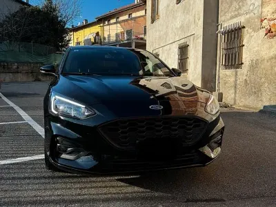 Usata Ford Focus 125 CV (91 kW) 2021 Nero Berlina
