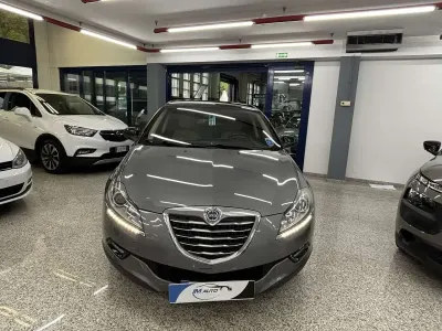 Usata Lancia Delta 120 CV (88 kW) 2011 Grigio Utilitaria