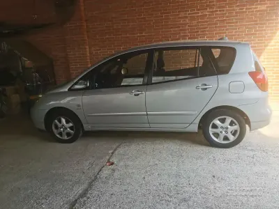 Usata Toyota Corolla Verso 110 CV (80 kW) 2003 Grigio Monovolume