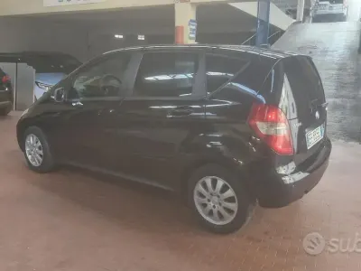 Usata Mercedes A180 Avantgarde 109 CV (80 kW) 2010 Nero Berlina