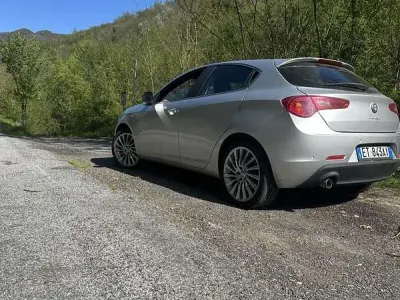 Usata Alfa Romeo Giulietta Distinctive 105 CV (77 kW) 2013 Grigio Utilitaria