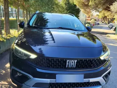 Usata Fiat Tipo Cross 100 CV (73 kW) 2022 Nero Berlina