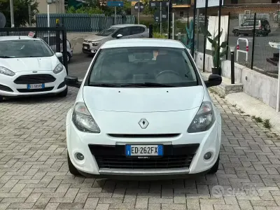 Usata Renault Clio II 75 CV (55 kW) 2010 Bianco Berlina