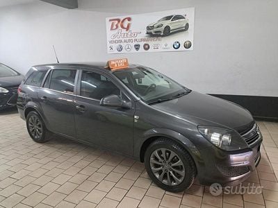 Grigio Usata 2010 Opel Astra Station wagon | 3500 € (Buon prezzo)