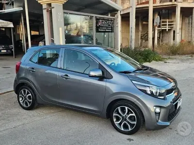 Usata Kia Picanto X-Line 67 CV (49 kW) 2023 Grigio Utilitaria