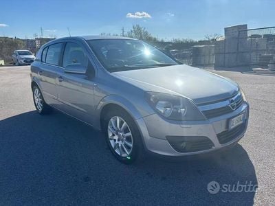 Usata Opel Astra Cosmo 101 CV (74 kW) 2007 Grigio Berlina