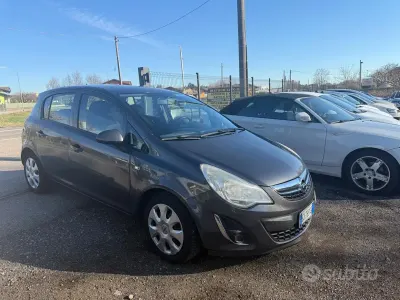 Usata Opel Corsa 95 CV (69 kW) 2011 Bluazzurro Utilitaria