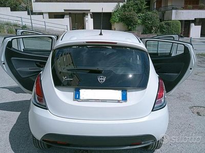 Usata Lancia Ypsilon 80 CV (58 kW) 2019 Bianco Utilitaria