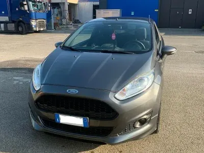 Usata Ford Fiesta ST-Line 75 CV (55 kW) 2017 Grigio Utilitaria