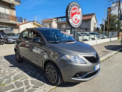 Usata Lancia Ypsilon Gold 69 CV (50 kW) 2023 Grigio Utilitaria