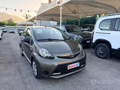 Begagnad Toyota Aygo 68 HK (50 kW) 2013 Grå Halvkombi