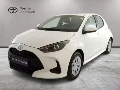 Begagnad Toyota Yaris Hybrid Active 92 HK (67 kW) 2025 Vit Sedan