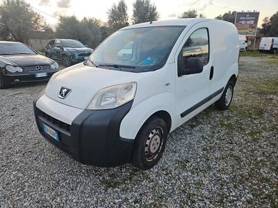 Begagnad Peugeot Bipper Premium 74 HK (54 kW) 2010 Vit Minibuss