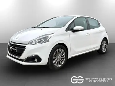 Usata Peugeot 208 Active 82 CV (60 kW) 2018 Bianco Utilitaria