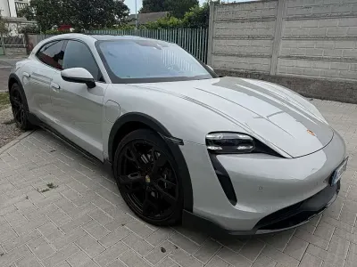 Usata Porsche Taycan 4 Cross Turismo Cross Turismo 139 kW (190 CV) 2021 Grigio Station wagon
