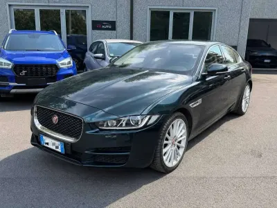 Usata Jaguar XE Prestige 179 CV (131 kW) 2016 Verde Berlina