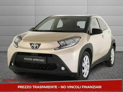 Usata Toyota Aygo Trend 72 CV (52 kW) 2022 Beige Utilitaria