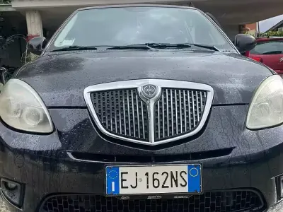 Usata Lancia Ypsilon 69 CV (50 kW) 2011 Nero Utilitaria