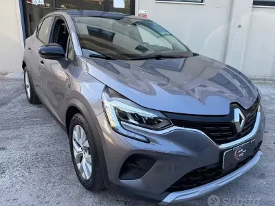 Usata Renault Captur Intens 101 CV (74 kW) 2021 Grigio SUV