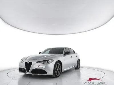 Usata Alfa Romeo Giulia 150 CV (110 kW) 2019 Grigio Berlina