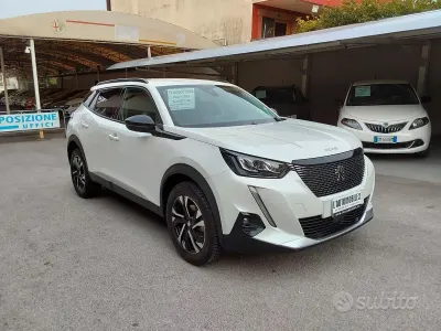 Occasion Peugeot 2008 Allure 131 ch (96 kW) 2022 Blanc SUV