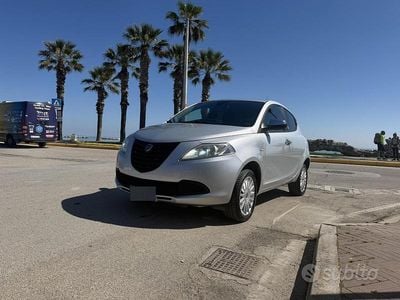 Begagnad Lancia Ypsilon 85 HK (62 kW) 2014 Grå Halvkombi