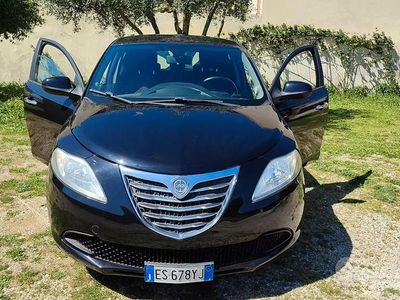 Usata Lancia Ypsilon 69 CV (50 kW) 2014 Nero Utilitaria