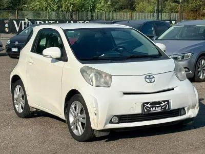 Usata Toyota iQ Style 99 CV (72 kW) 2013 Bianco Utilitaria